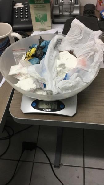 Mulher é presa com porções de cocaína, maconha e R$ 500 em Praia Grande 