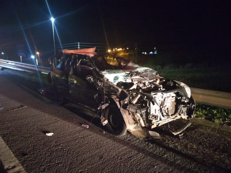 Acidente entre carreta e carro registrado na madrugada deste domingo em Maracajá