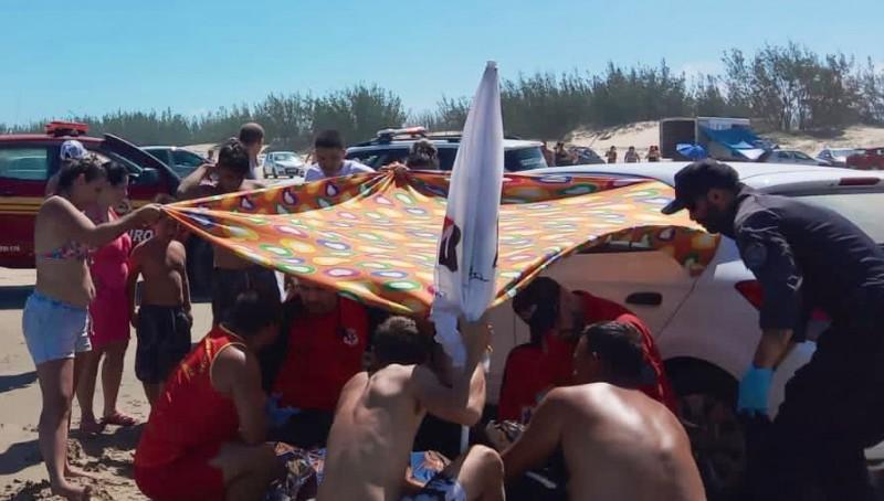 Banhista é resgatado após se afogar em Balneário Torneiro 