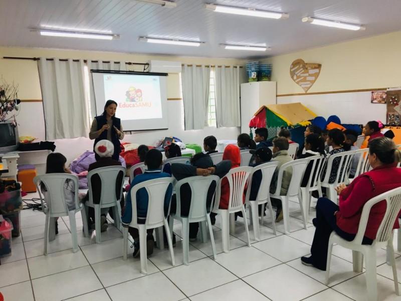 Crianças e adolescentes do SCFV CRAS Tereza Cristina recebem orientações do projeto EducaSAMU