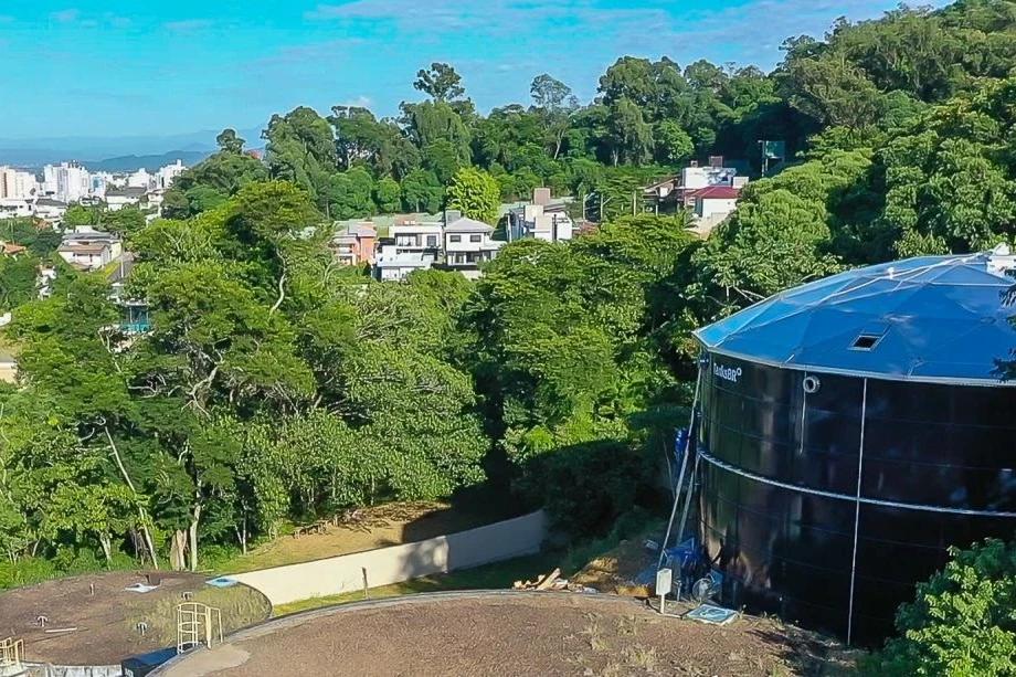 Limpeza de reservatórios afeta abastecimento de água em bairros de Criciúma