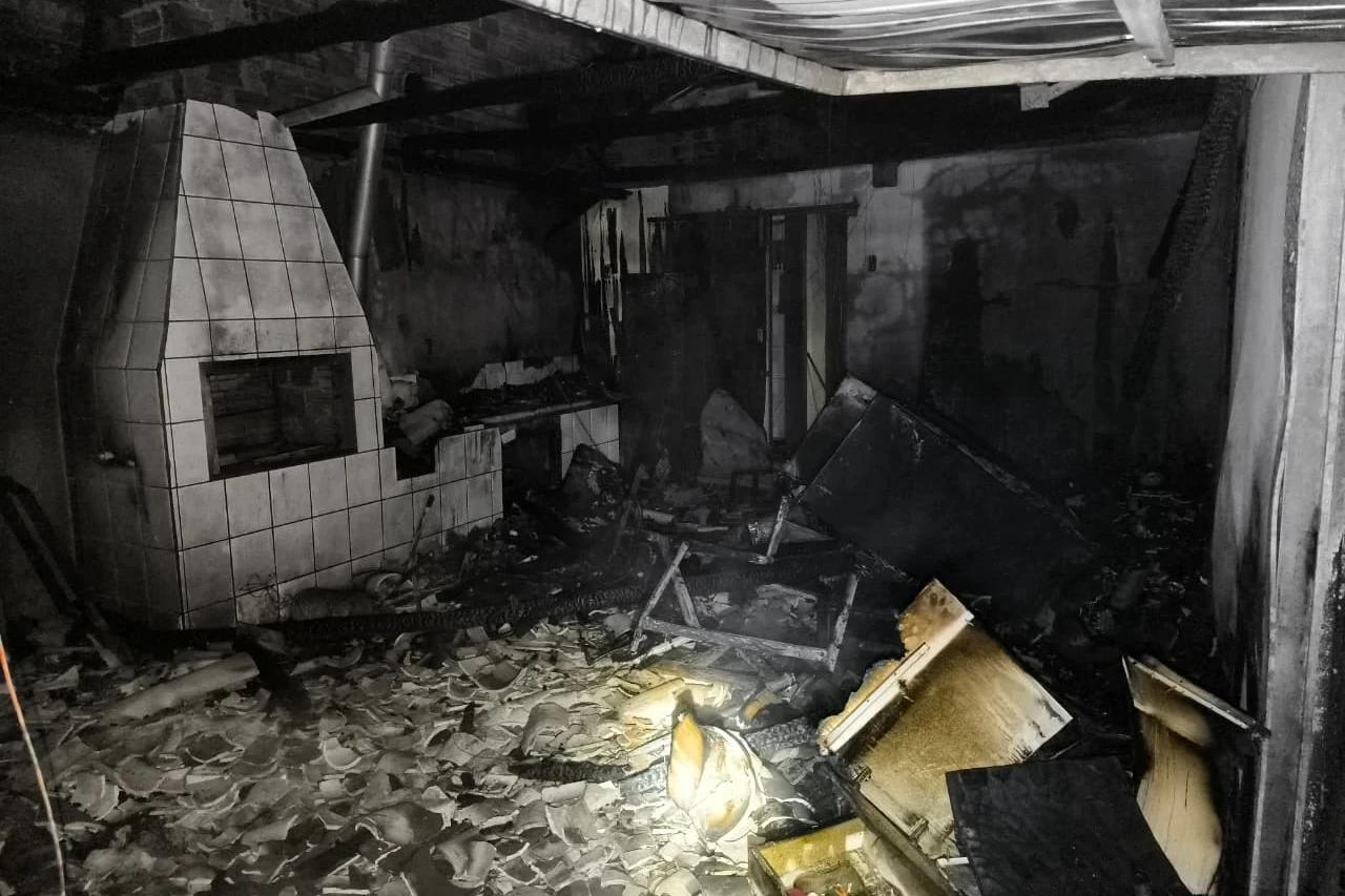 Incêndio destrói edícula de residência em Criciúma
