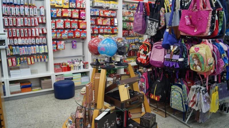 Para economizar, pais antecipam a compra de material escolar