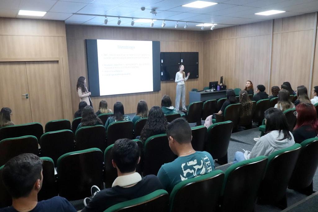 Unesc Profissões: tours individuais e em grupo aproximam estudantes do universo acadêmico