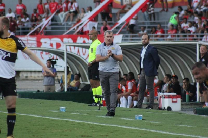 ‘Temos que vencer os próximos jogos em casa se quisermos subir’, diz Tencati após vitória contra CRB