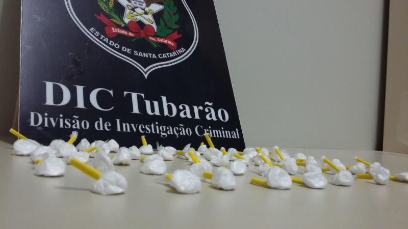 DIC prende jovem que comandava tráfico em bairro de Tubarão 
