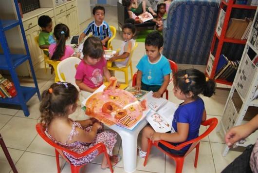 Abadeus recebe livros