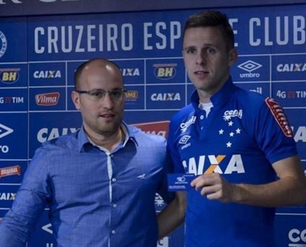 Ezequiel é apresentado no Cruzeiro