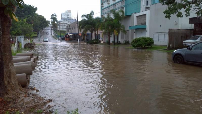 Criciúma registra pontos de alagamentos após fortes chuvas