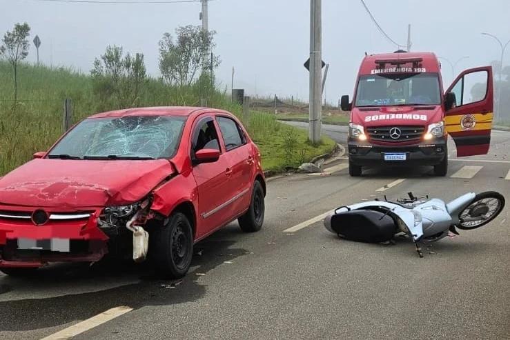 Motociclista fica gravemente ferido após acidente em Orleans