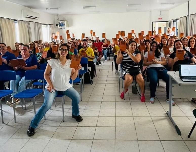 Professores recebem palestra sobre os povos nativos urussanguenses
