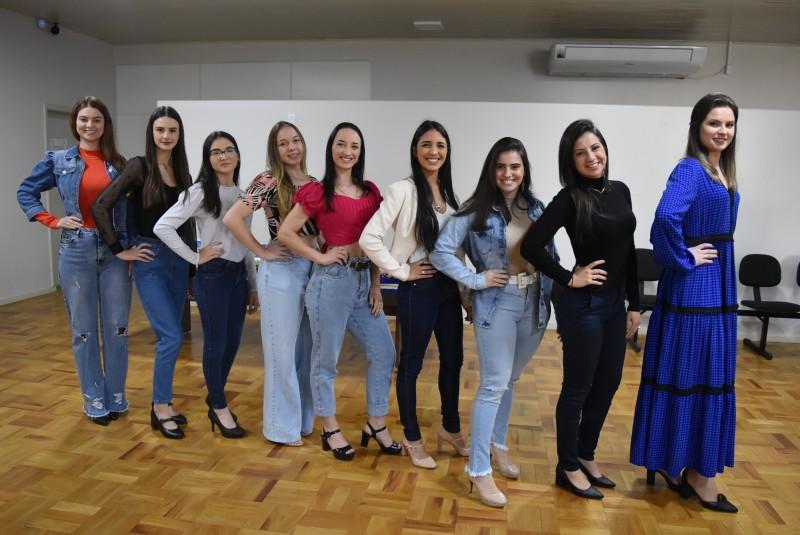 Candidatas à Corte da Festa do Colono se preparam para concurso no sábado