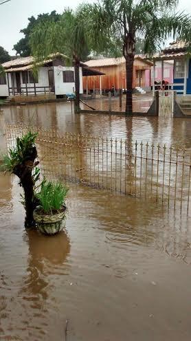 Famílias atingidas pela chuva precisam de ajuda