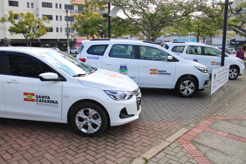 Secretaria de Saúde recebe três novos veículos para transporte de pacientes 