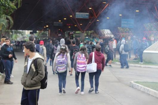 Trânsito congestionado e ônibus impedidos de entrar no terminal central nesta manhã