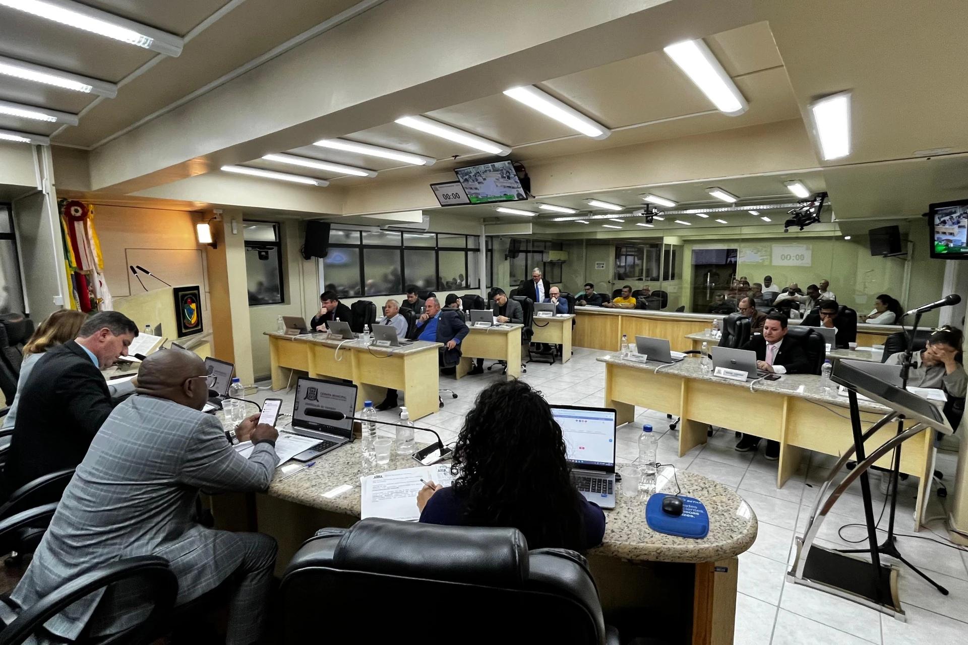 Adiada votação de projeto para instalação de câmeras em CEIs e escolas