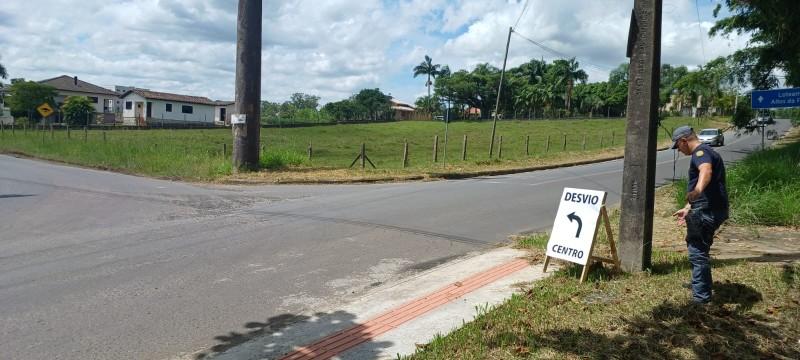 Avenida Luiz Lazzarin: novo desvio é sinalizado visando descongestionar trânsito