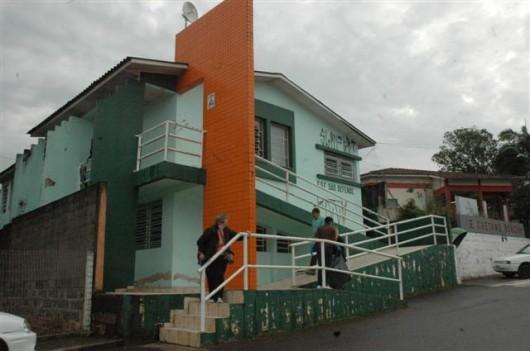 Unidade de saúde inacabada no São Defende é alvo de vândalos