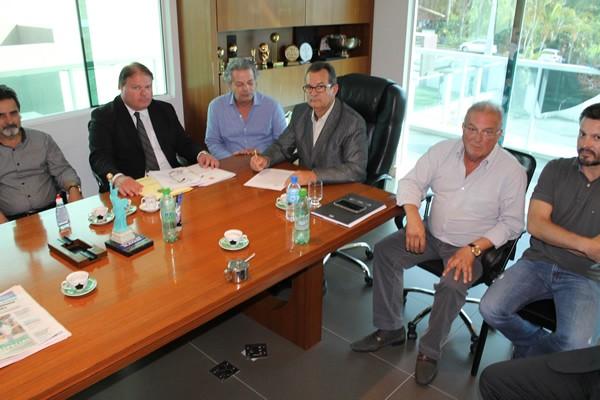 Rubens Renato Angelotti toma posse como presidente da FCF