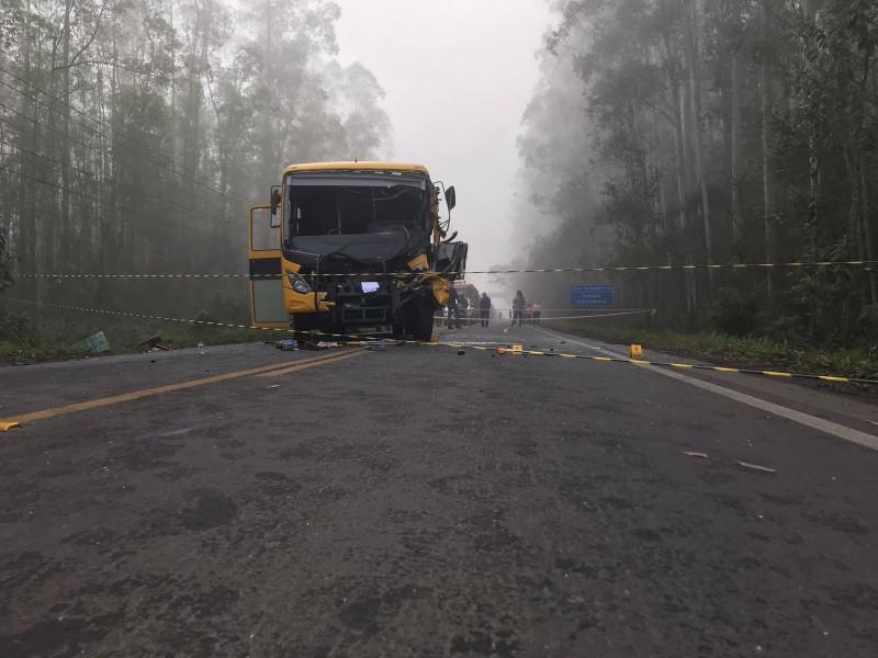 Colégio Satc se pronuncia sobre acidente com ônibus escolar na SC-446 