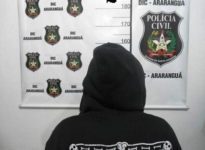 Jovem de 18 anos que mantinha ponto de tráfico de drogas a 300 metros da DIC é preso em Araranguá