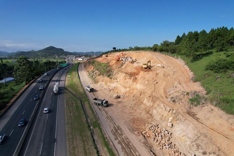 BR-101 será bloqueada para detonação de rochas em Capivari de Baixo 