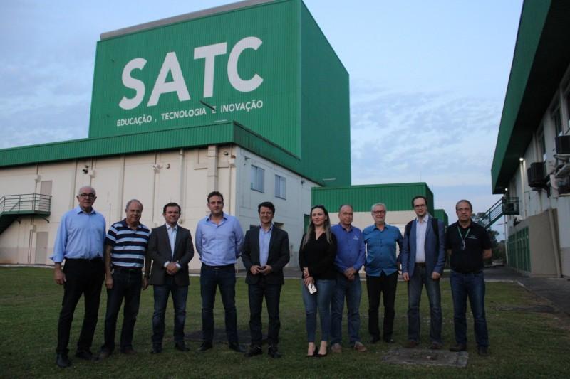 Comitiva do Ministério de Minas e Energia visita Colégio e Centro Tecnológico da Satc 