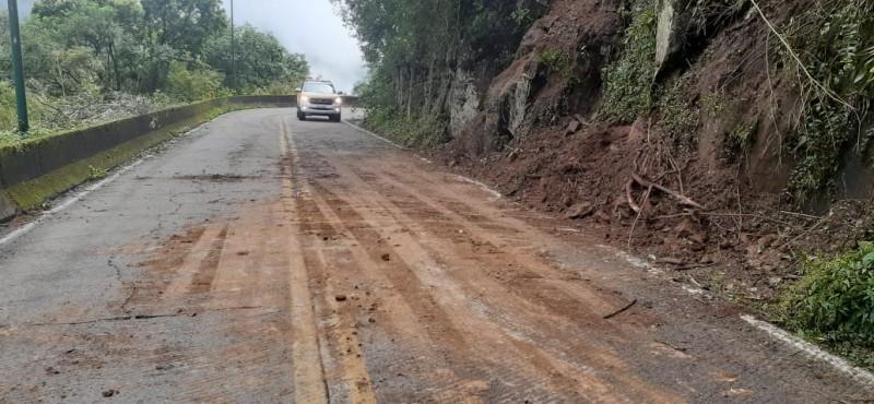 Barreira removida e pista totalmente liberada na Serra do Rio do Rastro