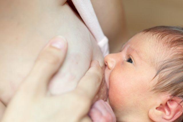 Covid-19: amamentação pode ser mantida em casos suspeitos ou confirmados da doença