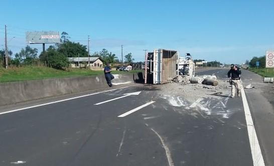  Homem fica gravemente ferido após colisão na BR-101