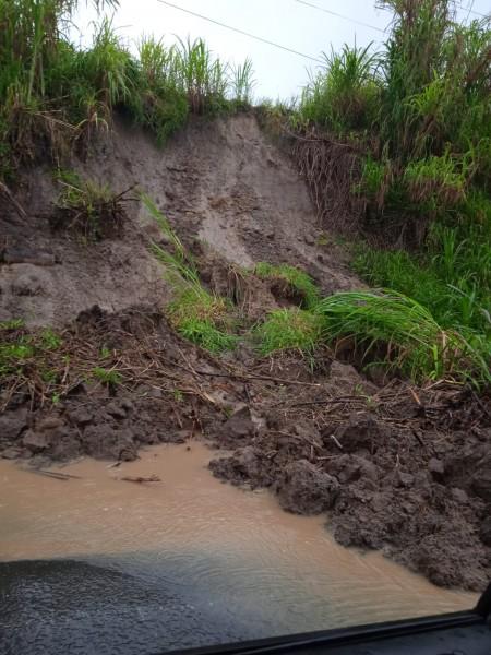 Deslizamento de terra é registrado na rodovia Otávio Dassoler 
