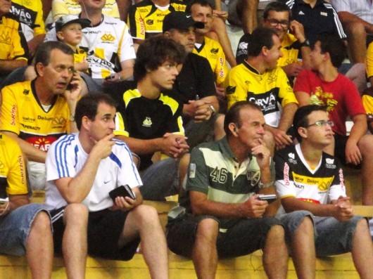 Em jogo nervoso torcida tricolor mostrou ser fiel