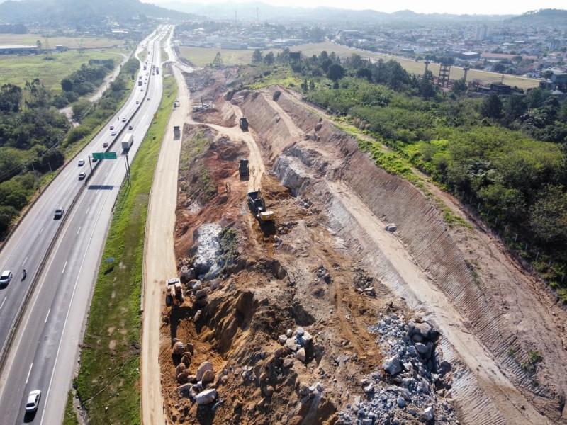 Capivari de Baixo: operação de detonação de rochas na BR-101 será realizada nesta quarta-feira