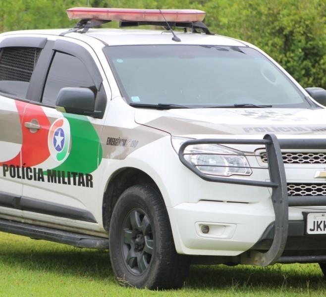Homem com mandado de prisão ativo por estupro é preso em Tubarão