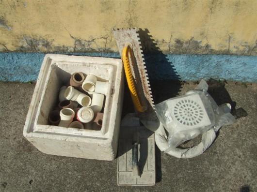  Casal é flagrado com produtos furtados de casa em construção