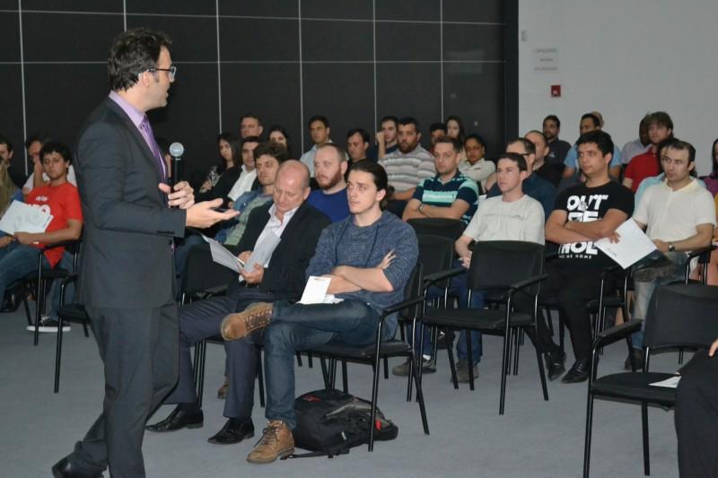 Advogado palestra sobre desafios e ameaças no ambiente digital 