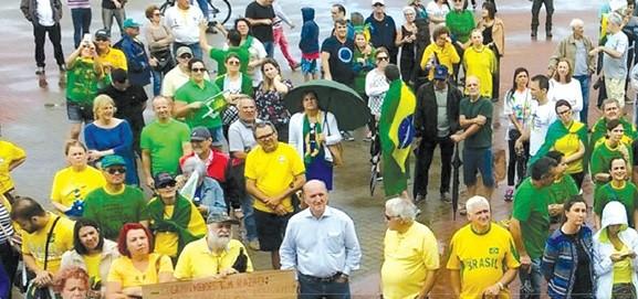 Protesto reúne em torno de 800 pessoas no Parque das Nações