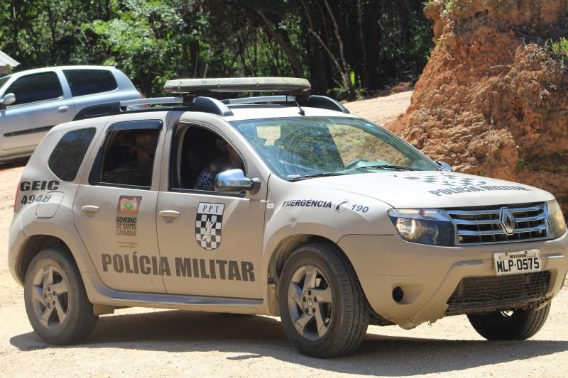 Homem com mandado de prisão ativo é preso em Laguna