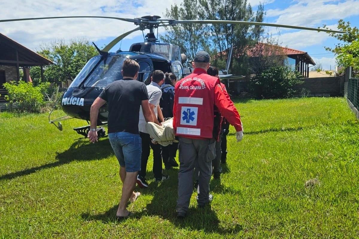 Homem é socorrido pelo Saer após sofrer queda de quatro metros