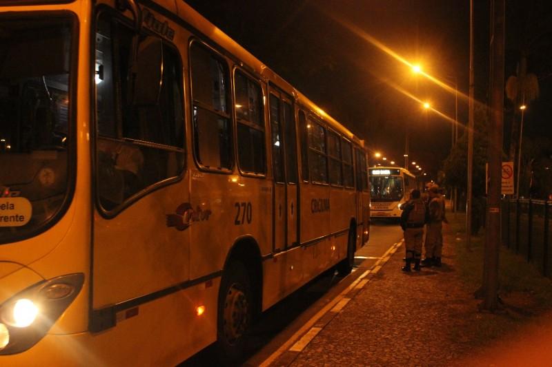 Transporte público segue em horário reduzido