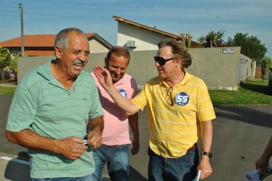 José Zanolli e Júlio Cechinel visitam moradores do bairro Liri