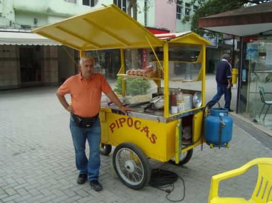Renda familiar garantida com venda de pipoca, churros, cachorro-quente...