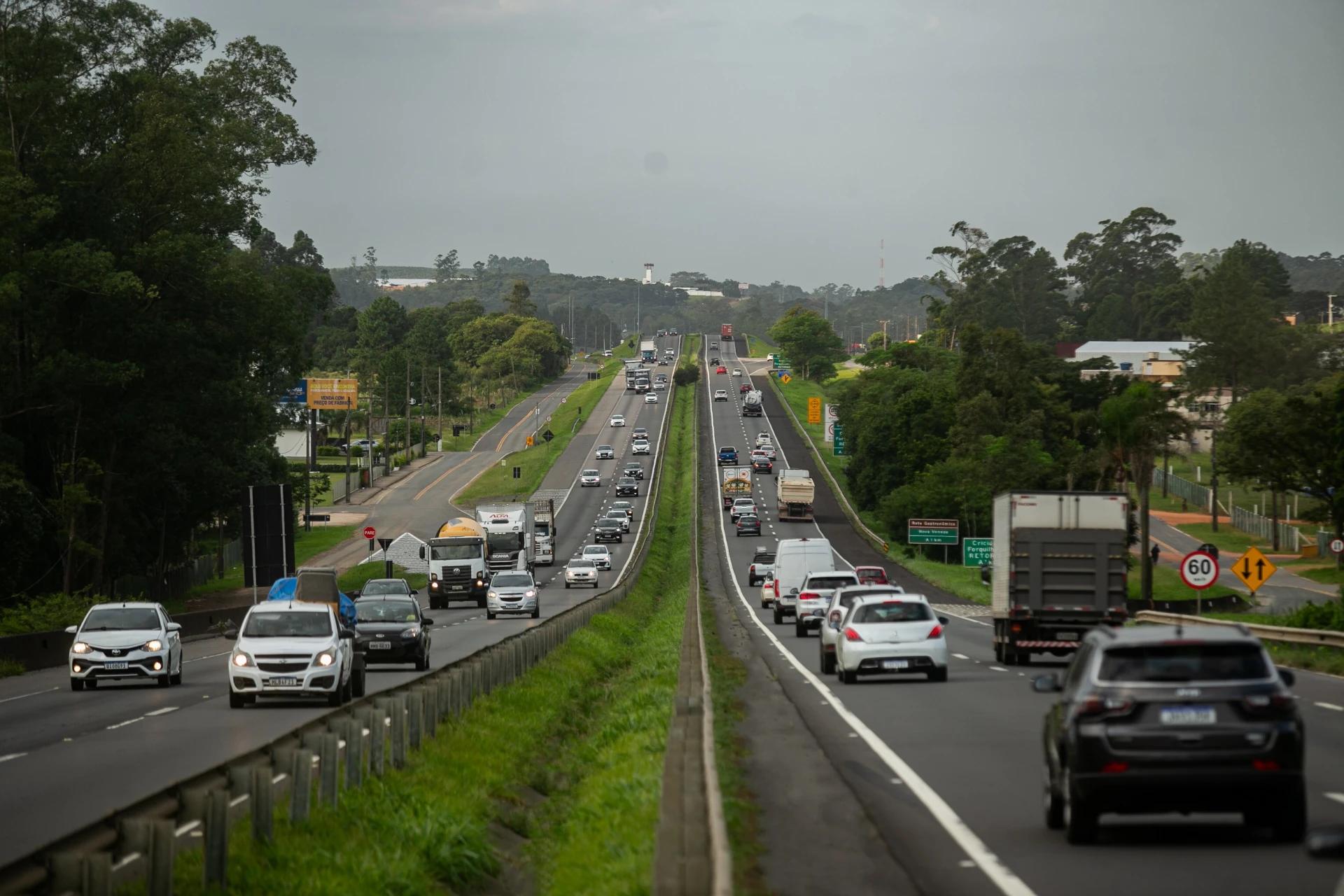 Feriado de Páscoa deve levar 860 mil veículos ao trecho sul da BR-101