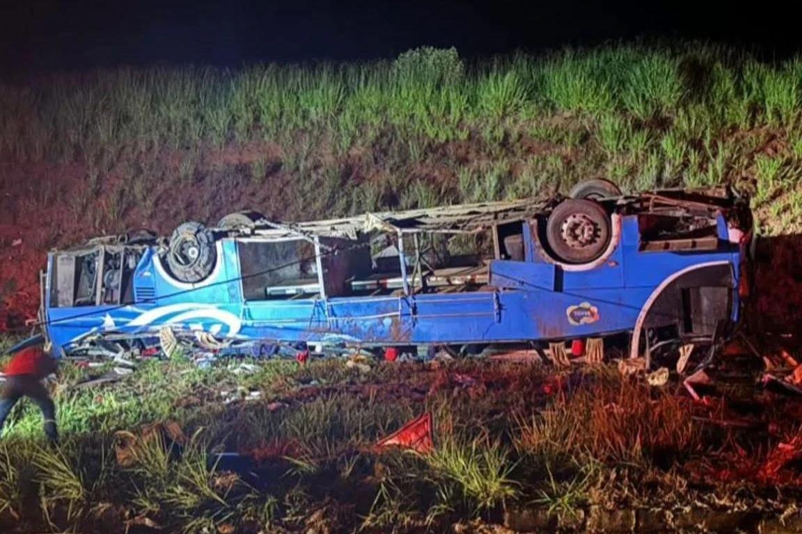 Sobe para 8 o número de mortos em acidente de ônibus em São Paulo