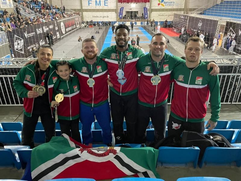 Atletas de Jiu-Jitsu da FME Criciúma conquistam dez medalhas em competição internacional