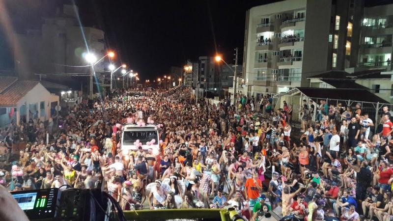 Carnarroio reúne grande público na avenida Getúlio Vargas