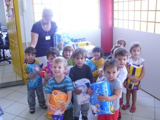 Em Criciúma, alunos participam de projeto de doação de fraldas geriátricas
