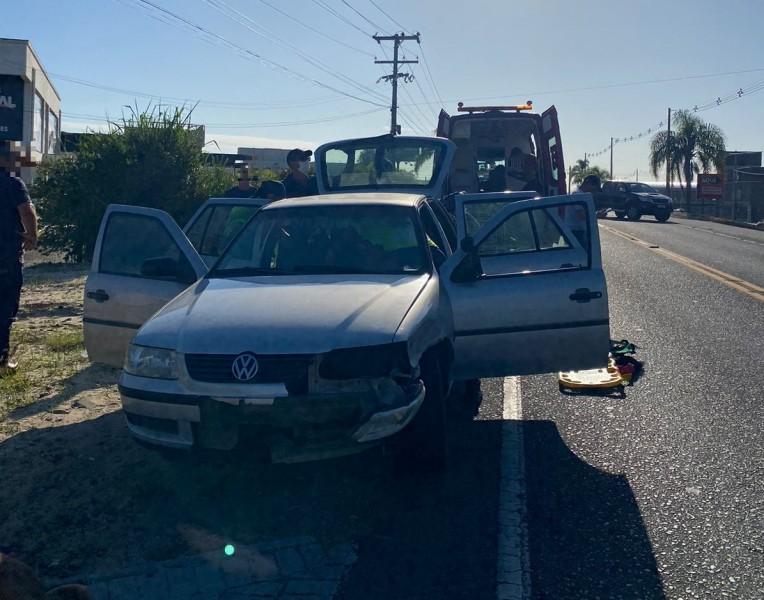 Acidente envolvendo três carros deixa motoristas feridos em Araranguá