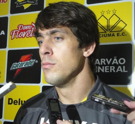  Com grandes defesas, Michel Alves ganhou a confiança da torcida tricolor 