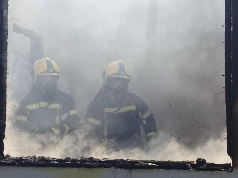 Bombeiros de folga combatem incêndio em Tubarão 